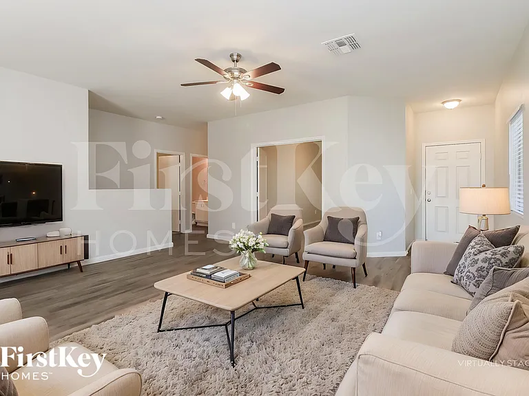 1232 E Omega Dr — Photo 3