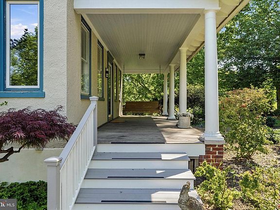 4th image of 1054 Croton Rd
