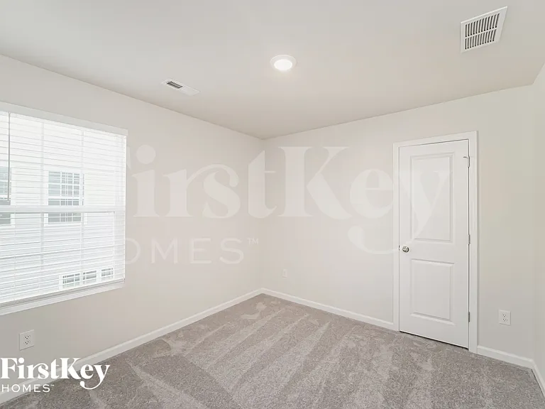 381 Hollingswood Dr — Photo 13