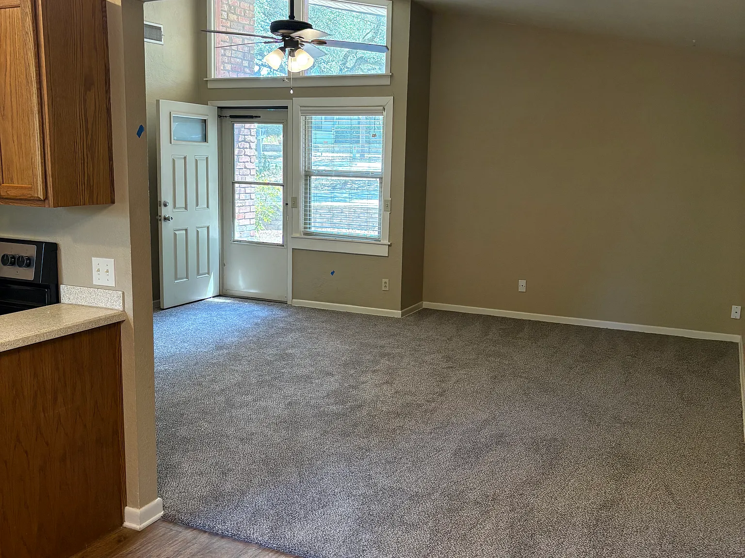 3 bed, 1220 sqft, $1,680 — Photo 3