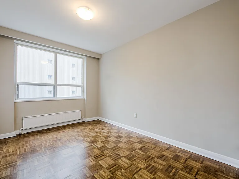 225 Cosburn Ave — Photo 10