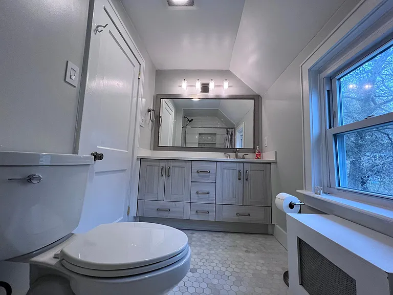 89 Main St #B — Photo 3
