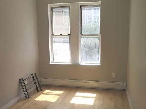 3rd image of 1601 Park Pl APT 4