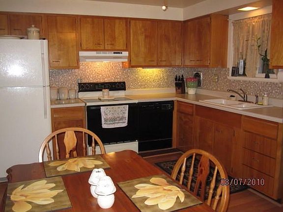 eat in kitchen 