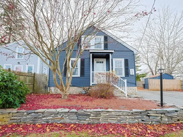 13 Gifford Ave, Dartmouth, MA 02747