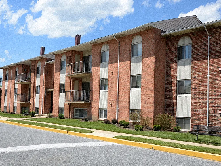 Windsor House Apartments — Photo 24