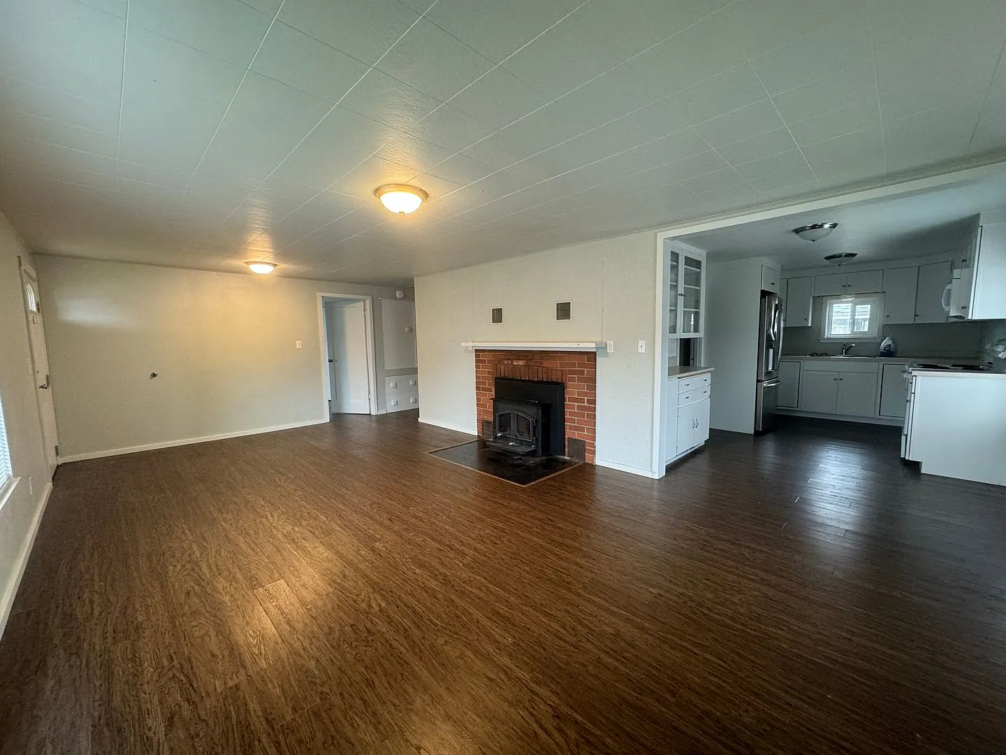 West Roseburg 2 Bedroom house with garage and shop — Photo 4