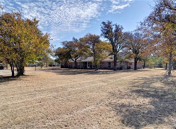 3rd image of 3809 Monterey Dr