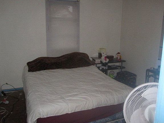 3rd image of 322 W 10th St