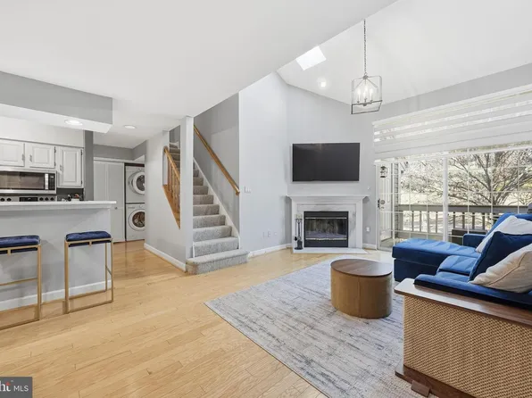 5919 Barbados Pl APT 202, Rockville, MD 20852