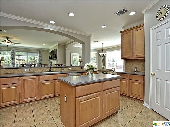 3rd image of 2816 Chatelle Dr