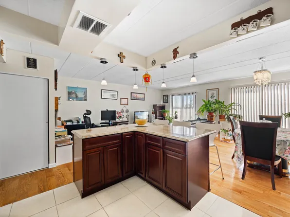 108-15 Sea View Avenue image 13 of 18