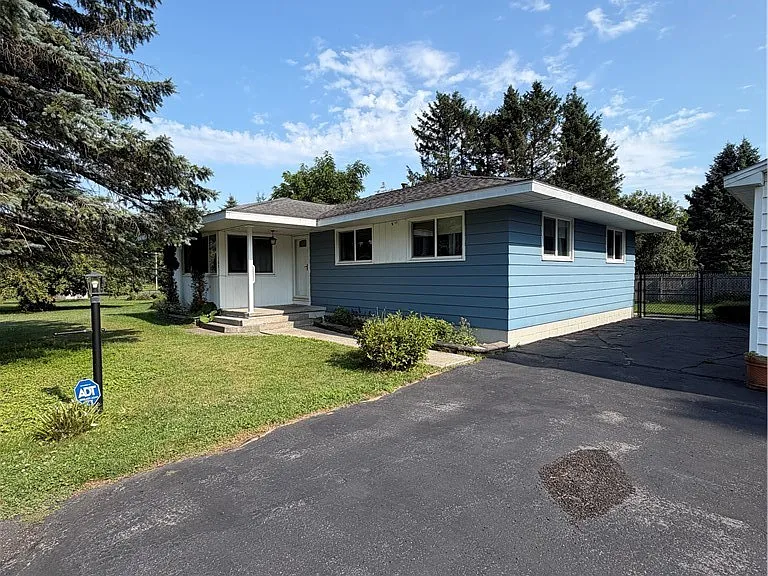 107 Hadley Dr — Photo 2