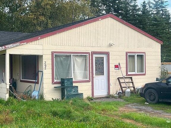 5th image of 202 Birch St
