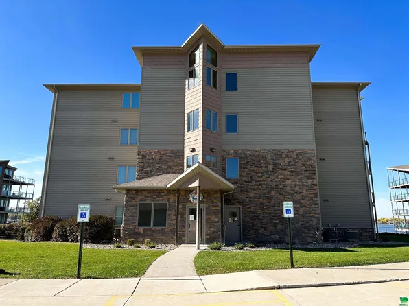 455 240th Ave #104, Arnolds Park, IA 51331