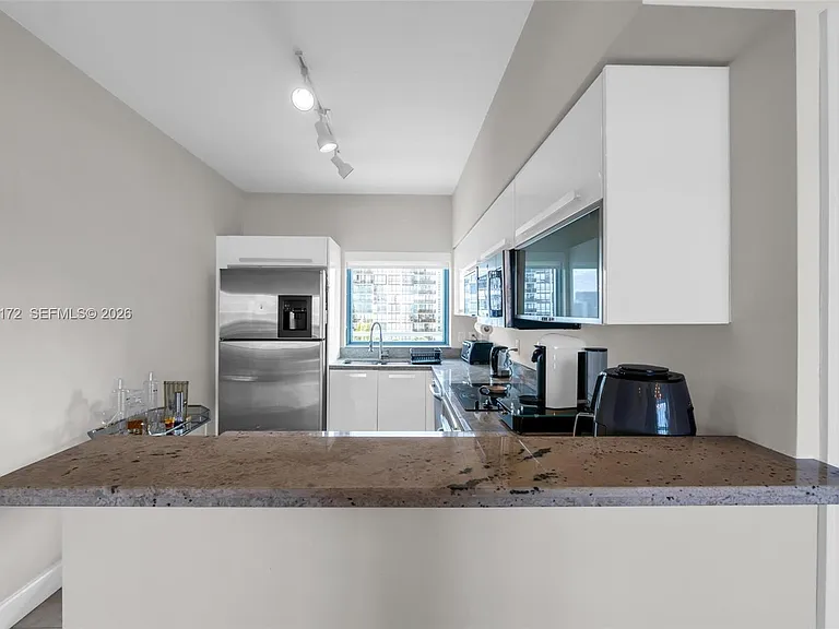 601 NE 36th St #904 — Photo 4