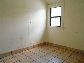 2nd image of 4519 S Gramercy Pl