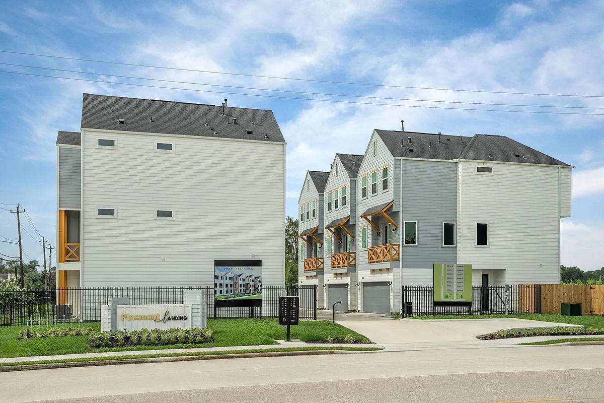 Building Photo - 3905 Pinemont Dr #F