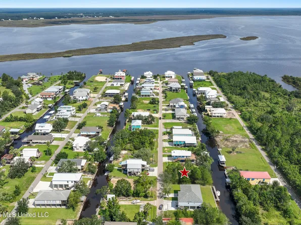 65 Fiber St, Bay Saint Louis, MS 39520