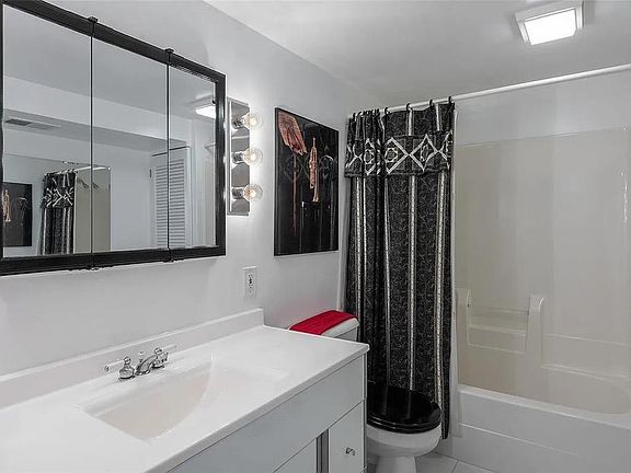 4th image of 5857 Birch Hollow Dr