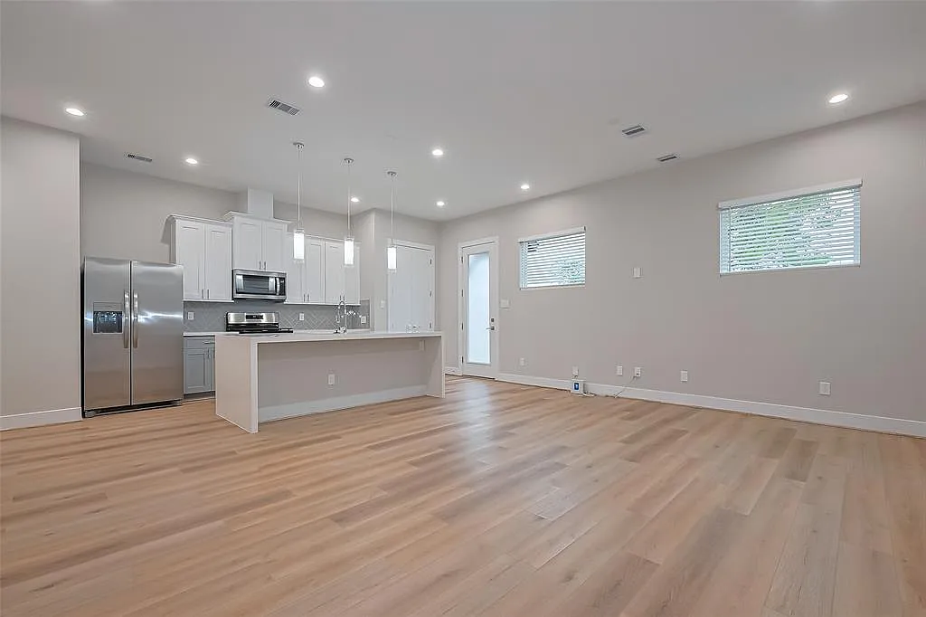 8108 Esther Acres Ln — Photo 4
