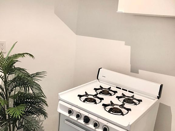 3rd image of 1639 Cabrillo Ave #301