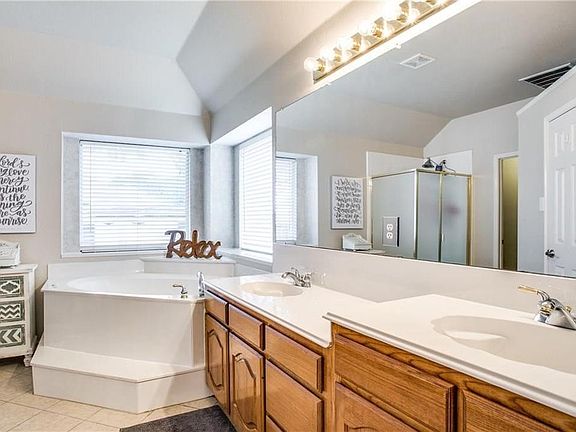 5th image of 1310 Canterbury Ct