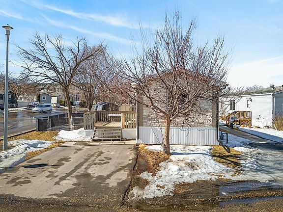 3rd image of 902 Jubilee Close