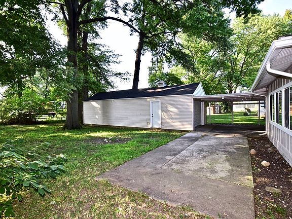 4th image of 831 Daffodil Dr