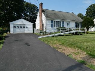 45 Horseshoe Dr, Hyde Park, NY 12538