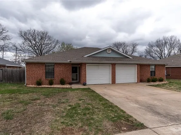 49 Holly Dr #A & B, Bentonville, AR 72712