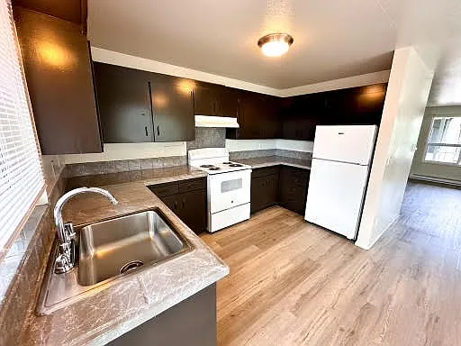 Hallmark House Apartments — Photo 3