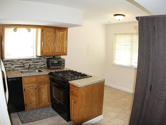 3rd image of 12B Dreyer Ave
