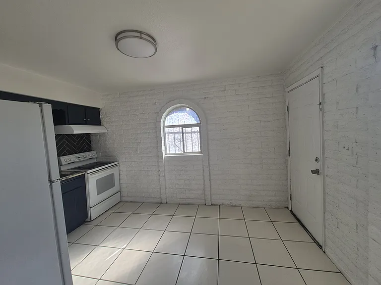 4919 W Glenn Dr — Photo 5