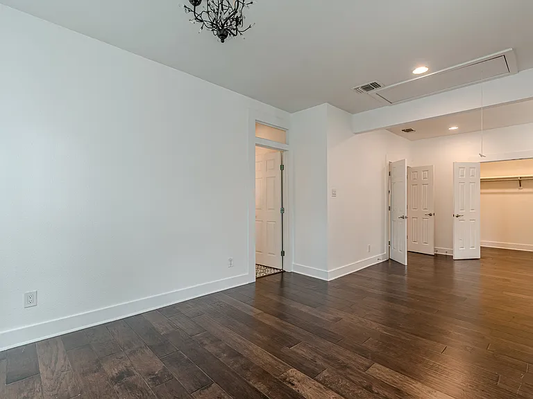 311 W Mistletoe Ave — Photo 30