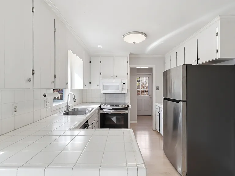 135 Sycamore St — Photo 6