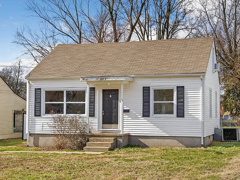 2813 Faircourt St — Photo 3