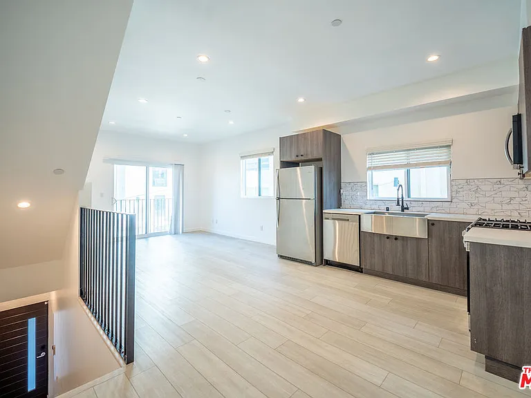 246 N Dillon St #1/2 — Photo 8