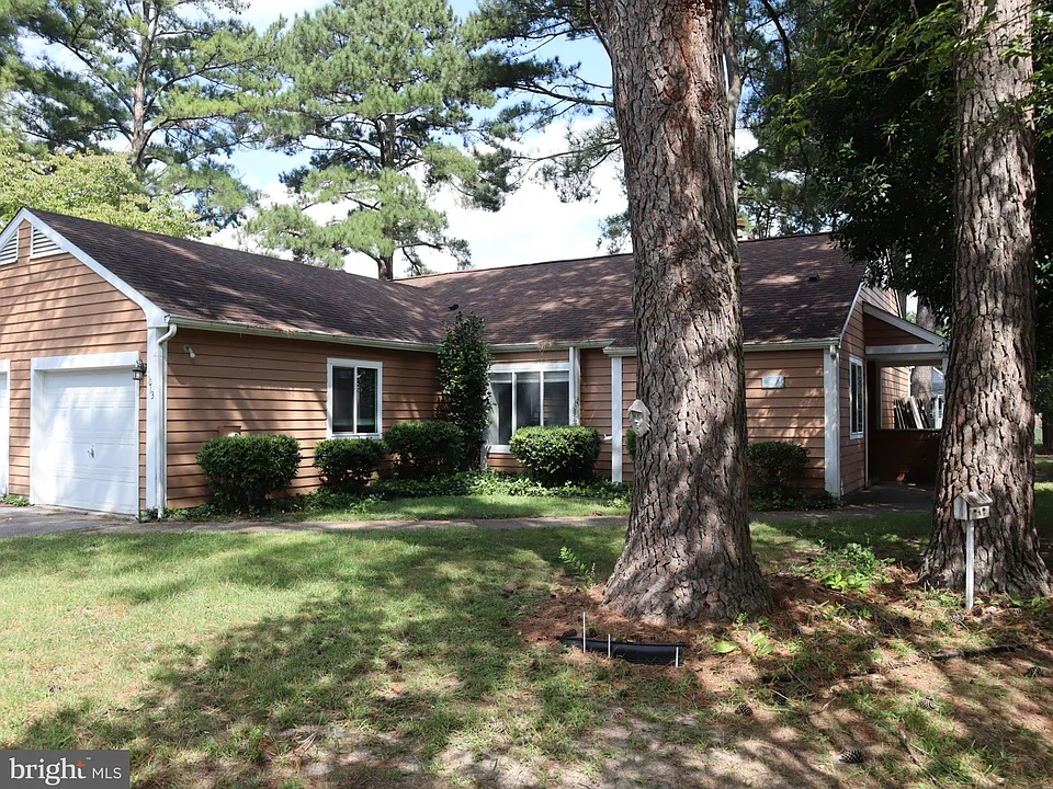 1013 Bayshore Ct