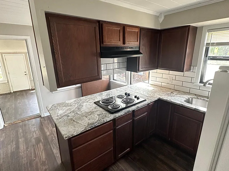 500 Oakdale Ave — Photo 4