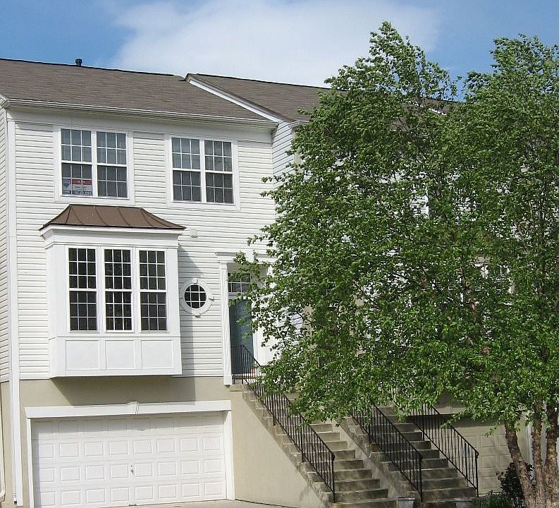 The Perfect Townhome! Located in Best Location!