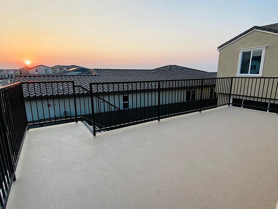 Deck with view of tracy's famous colorful sunsets.