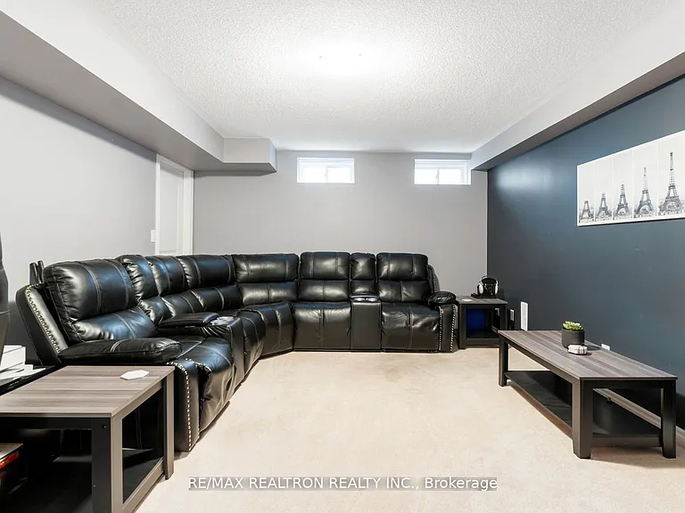 19 Sutcliffe Dr — Photo 21