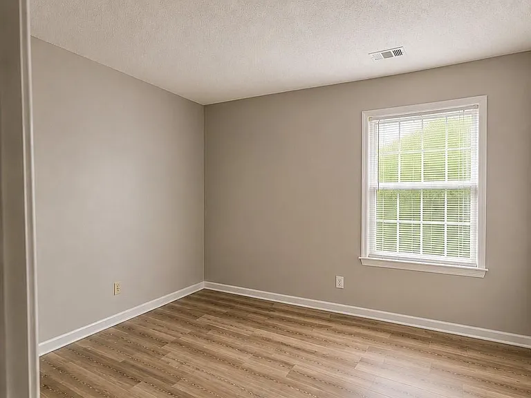 355 Waddington Trl — Photo 9