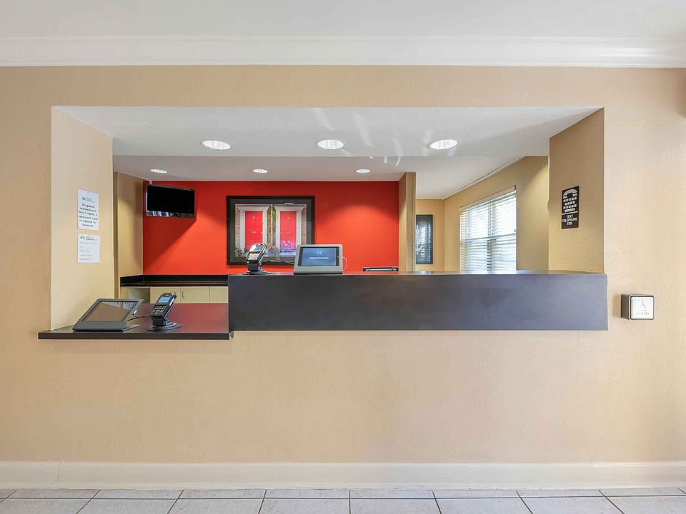 Lobby and Guest Check-in