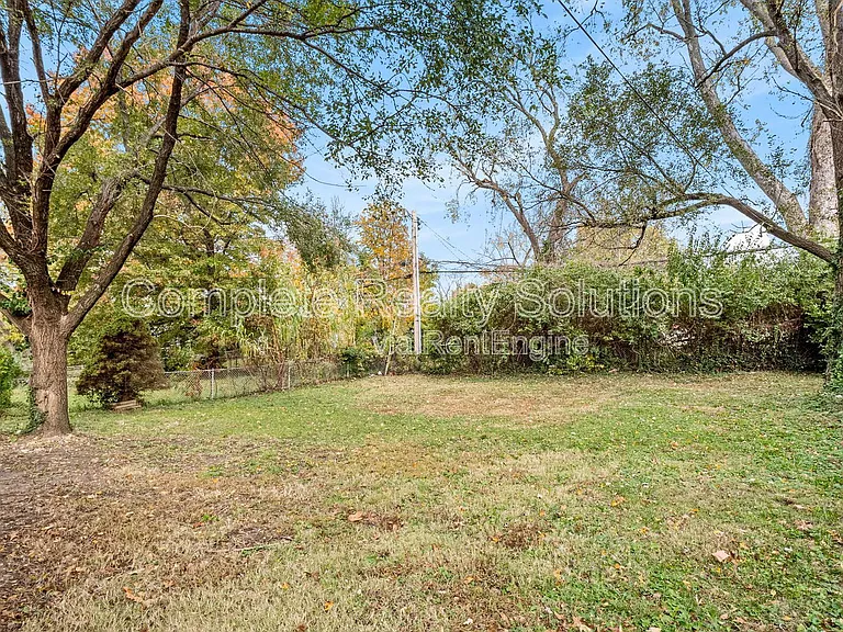 125 Perthshire Rd — Photo 25