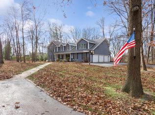 104 Hackney Ln, Valparaiso, IN 46385