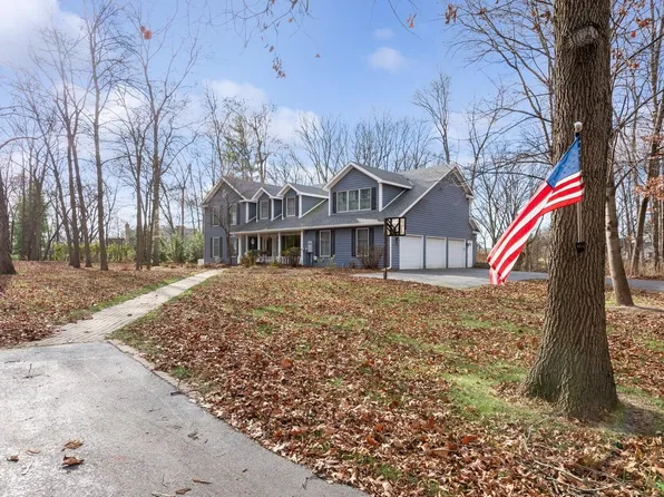 104 Hackney Ln, Valparaiso, IN 46385