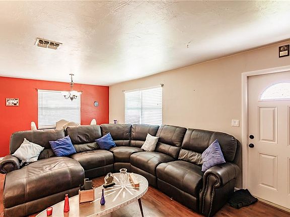 5th image of 27 Heath Aster Ln