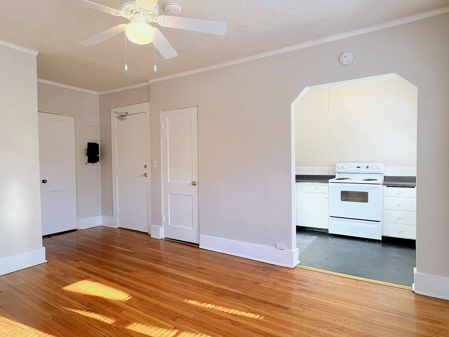 634 - Whitestone — Photo 3